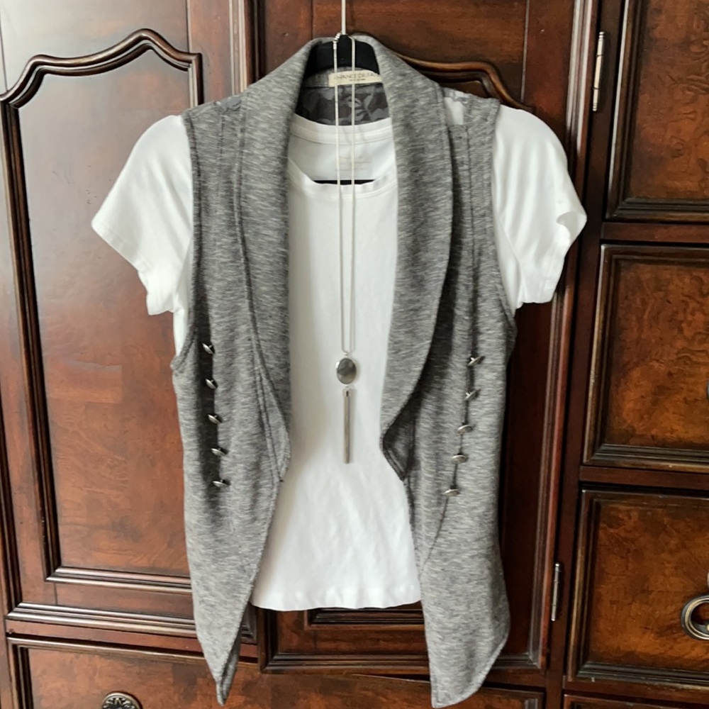 Buckle/Heather gray and lace vest
